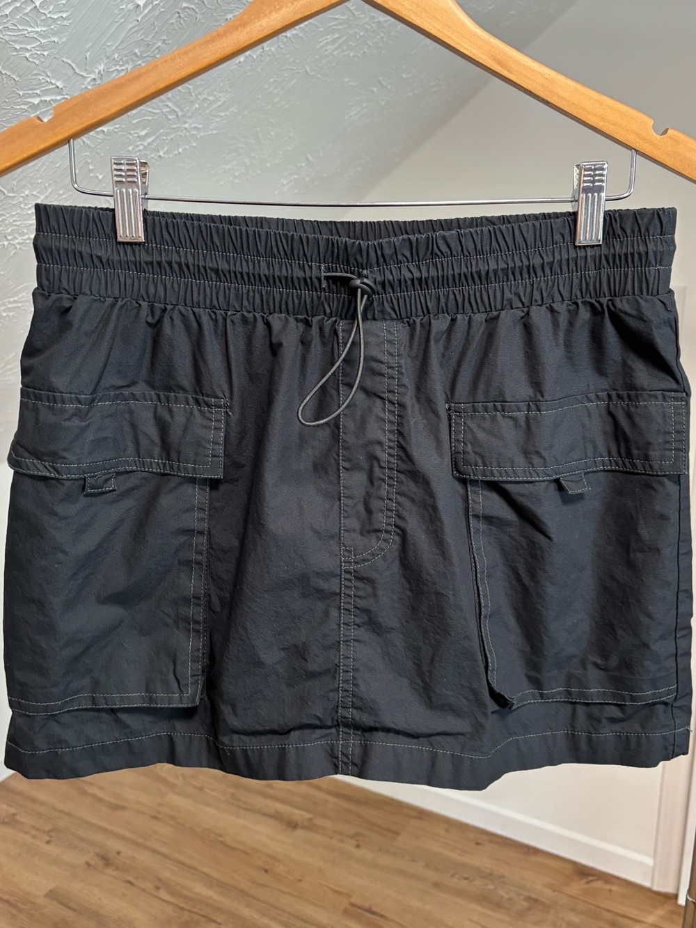Pull on cargo mini skirt with bungee cord waistband size medium